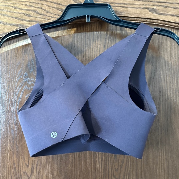 Lululemon sports bra *small flaw* - Picture 3 of 5